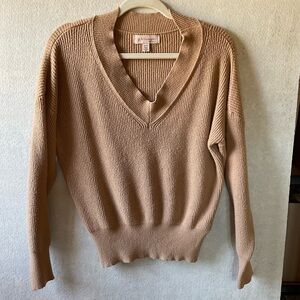 Philosophy sweater. Beige. Vneck. Size XL
